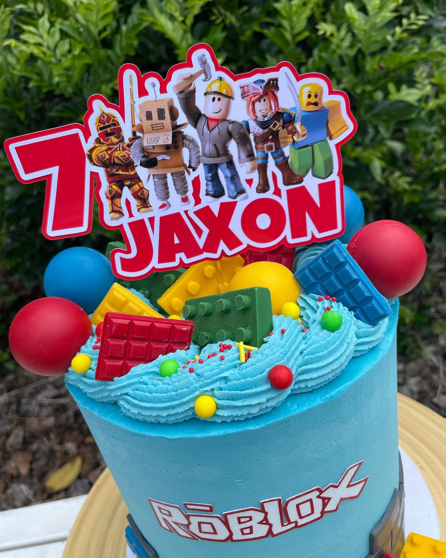 Roblox inspired edible handmade logo plaque / badge birthday cake